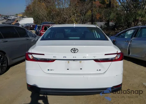 2025 Toyota Camry Le из США, поврежденный, VIN 4T1DAACK3SU042056